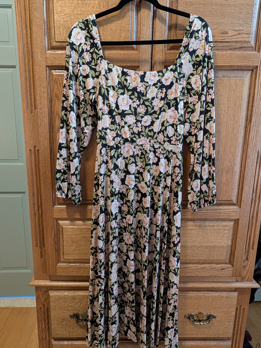 Women’s Black Floral Scoop-Neck Midi Dress
